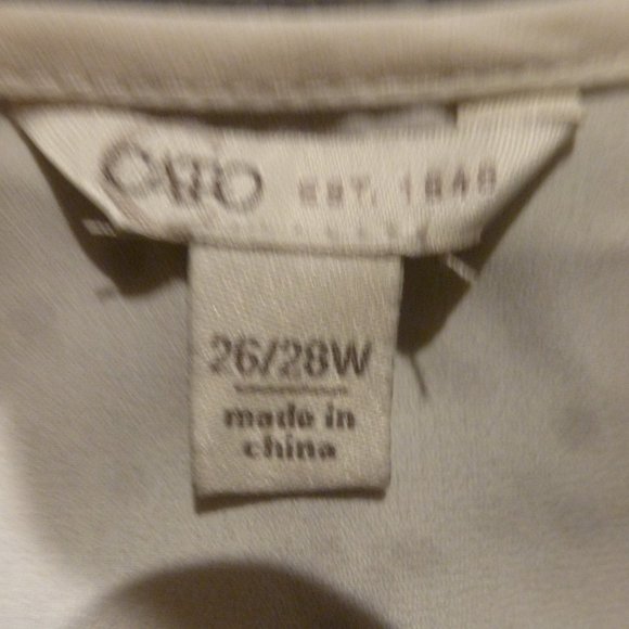 Cato 26/28 White Double layered draped front 3/4 Sleeve Top w/ Lace sleeves - Picture 11 of 12